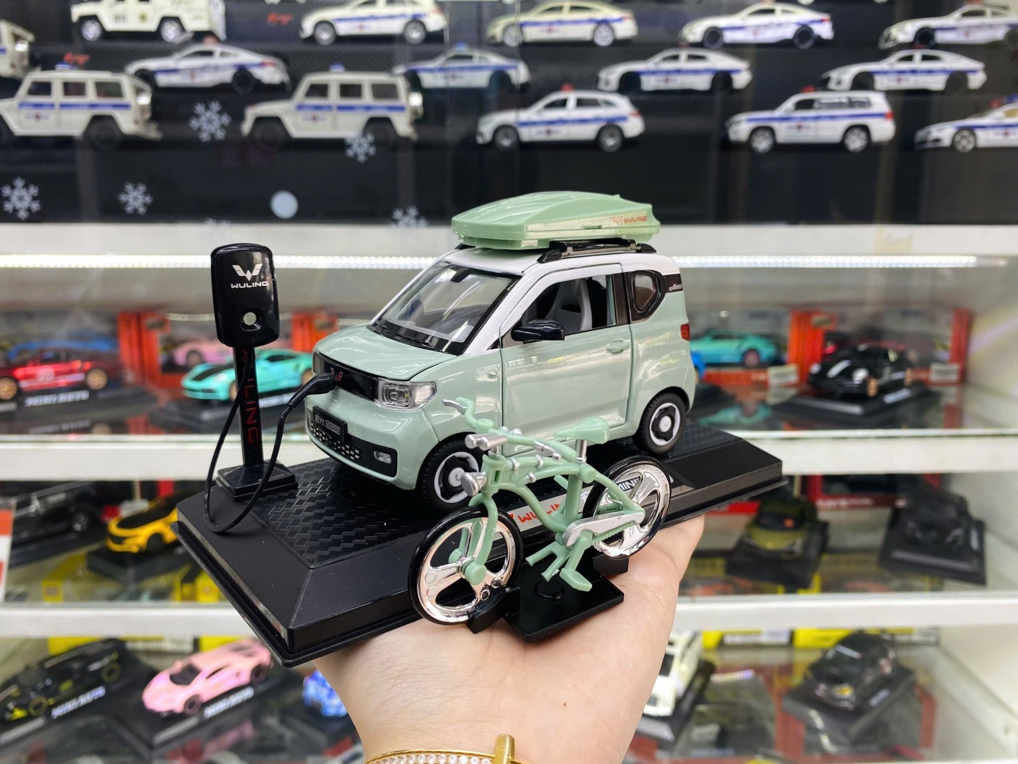 Mô hình xe Wuling Hongguang Mini EV full open - kèm phụ kiện tỉ lệ 1:24 Chezhi OT582