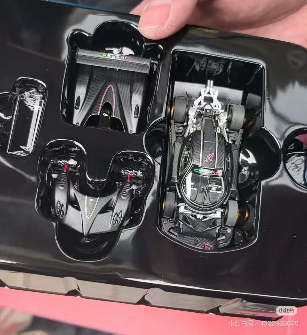 Mô hình xe Pagani Zonda R High perfomance supercar full carbon mở được mui - nắp máy tỉ lệ 1:64 Almost Real AR box OT64310