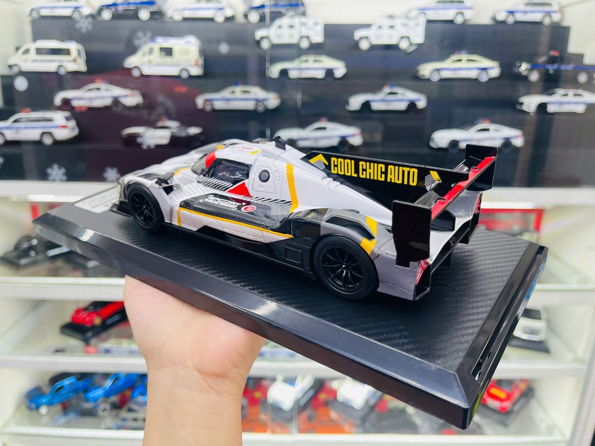 Mô hình xe BMW M Hybrid V8 full open - có đèn tỉ lệ 1:24 CCA OT24050