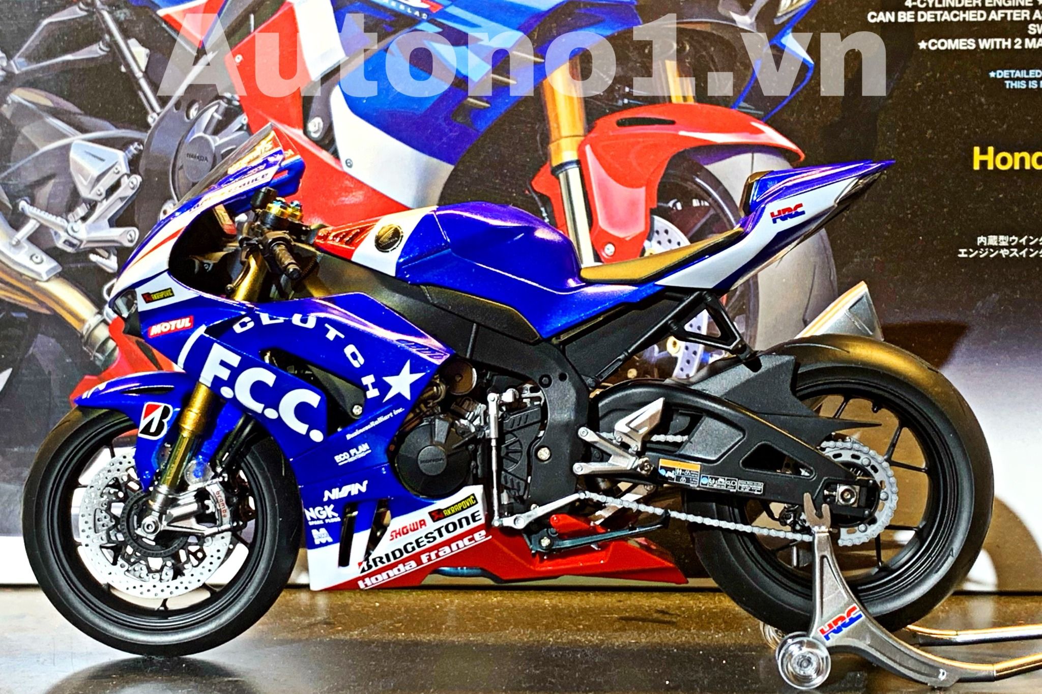 Mô hình xe cao cấp Honda CBR1000RR F.C.D TSR France 2020 1:12 Tamiya D097D