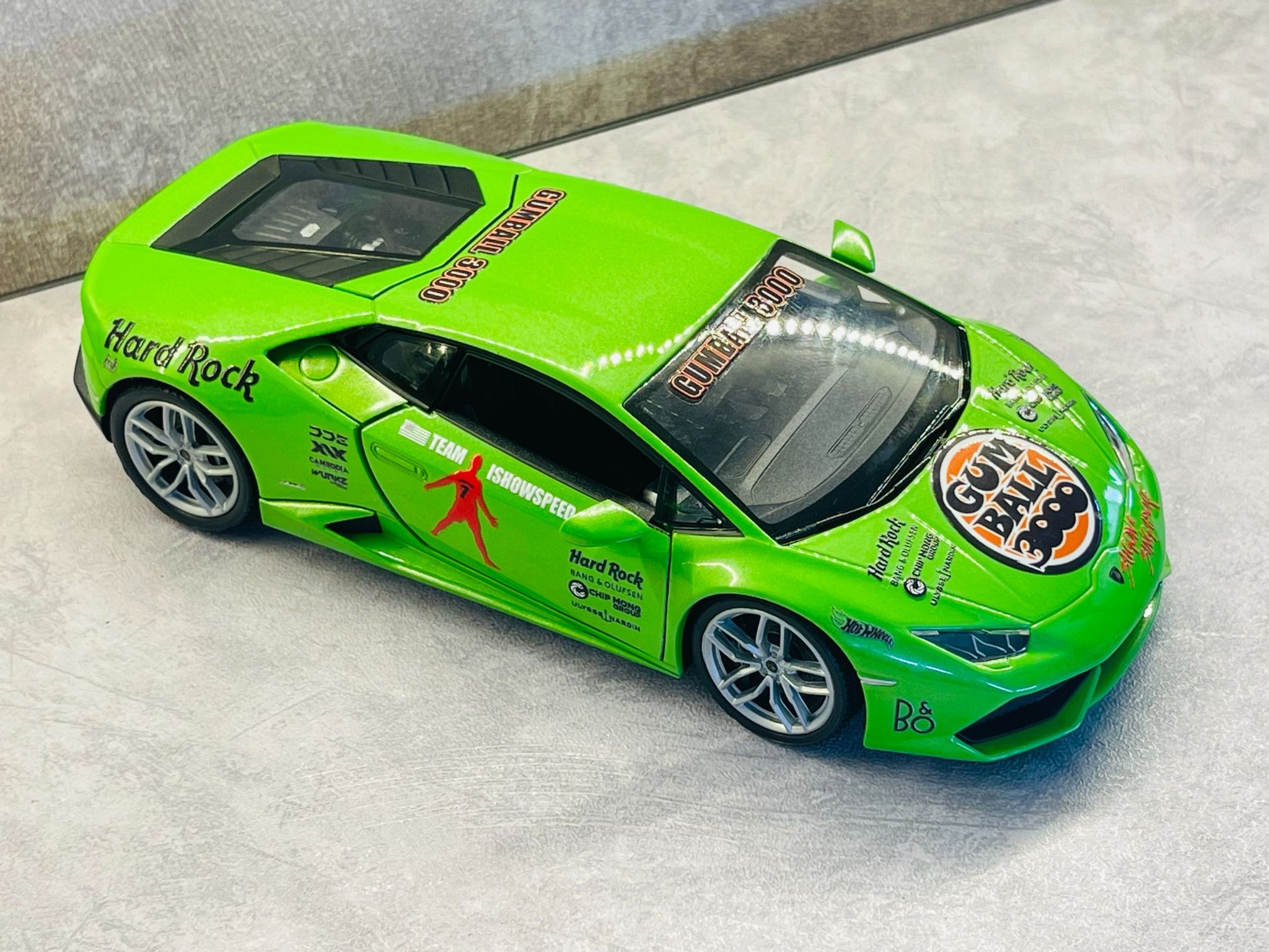 Mô hình xe custom Huracan Gumball3000 Green tỉ lệ 1:24 Welly DO24002