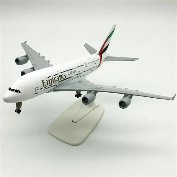 Mô hình máy bay Emirates A6-EEI Airbus A380 có bánh xe 20cm MB20036