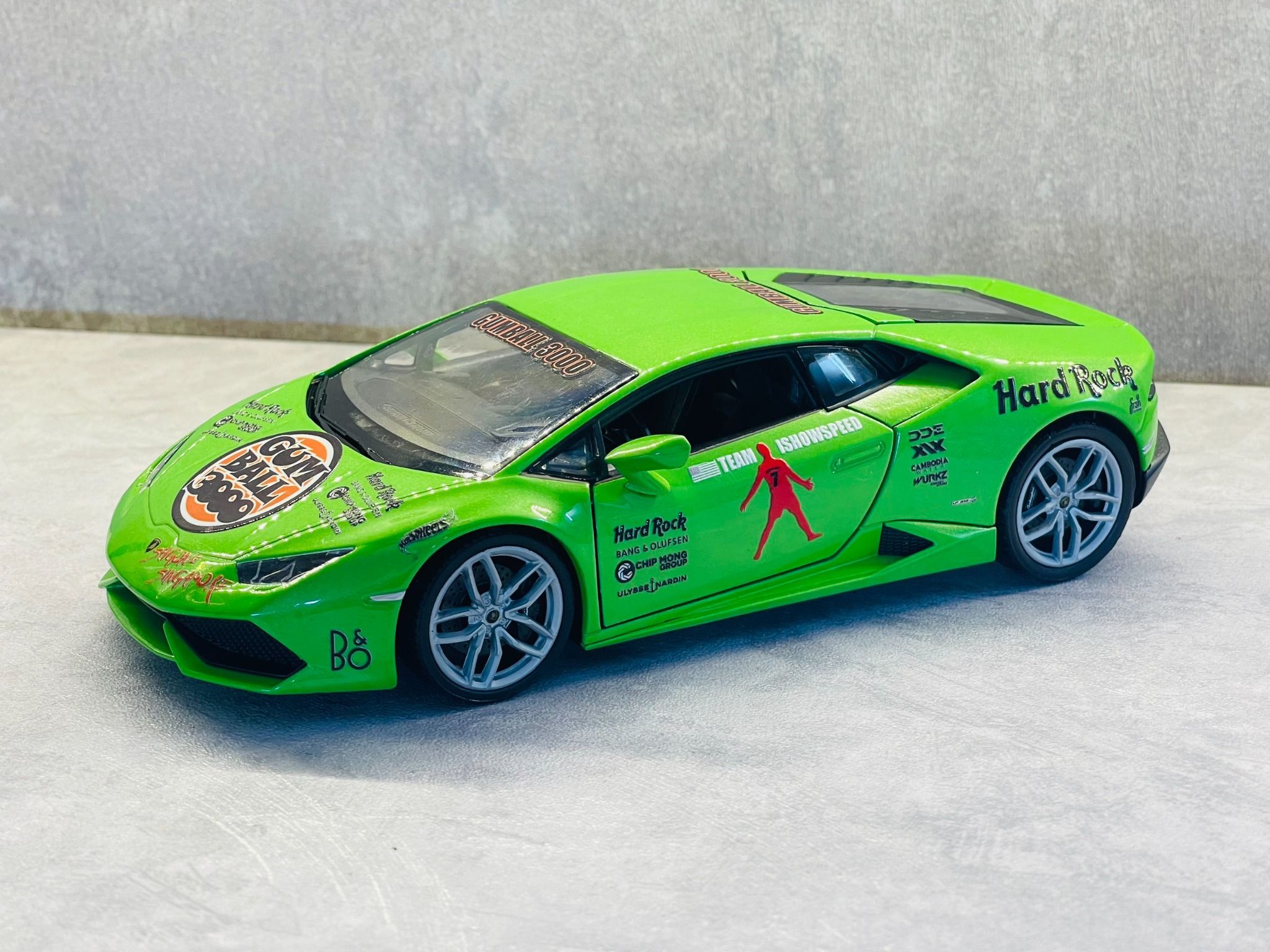 Mô hình xe custom Huracan Gumball3000 Green tỉ lệ 1:24 Welly DO24002
