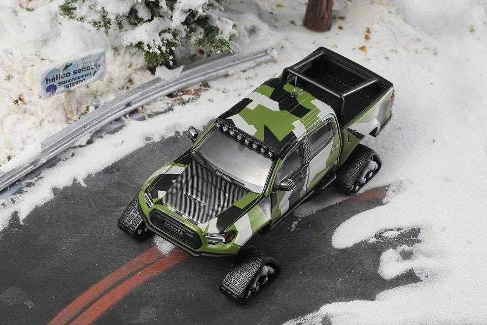 Mô hình xe Toyota Tacoma pickup địa hình - off road có phụ kiện thay thế tỉ lệ 1:64 GCD model OT64098