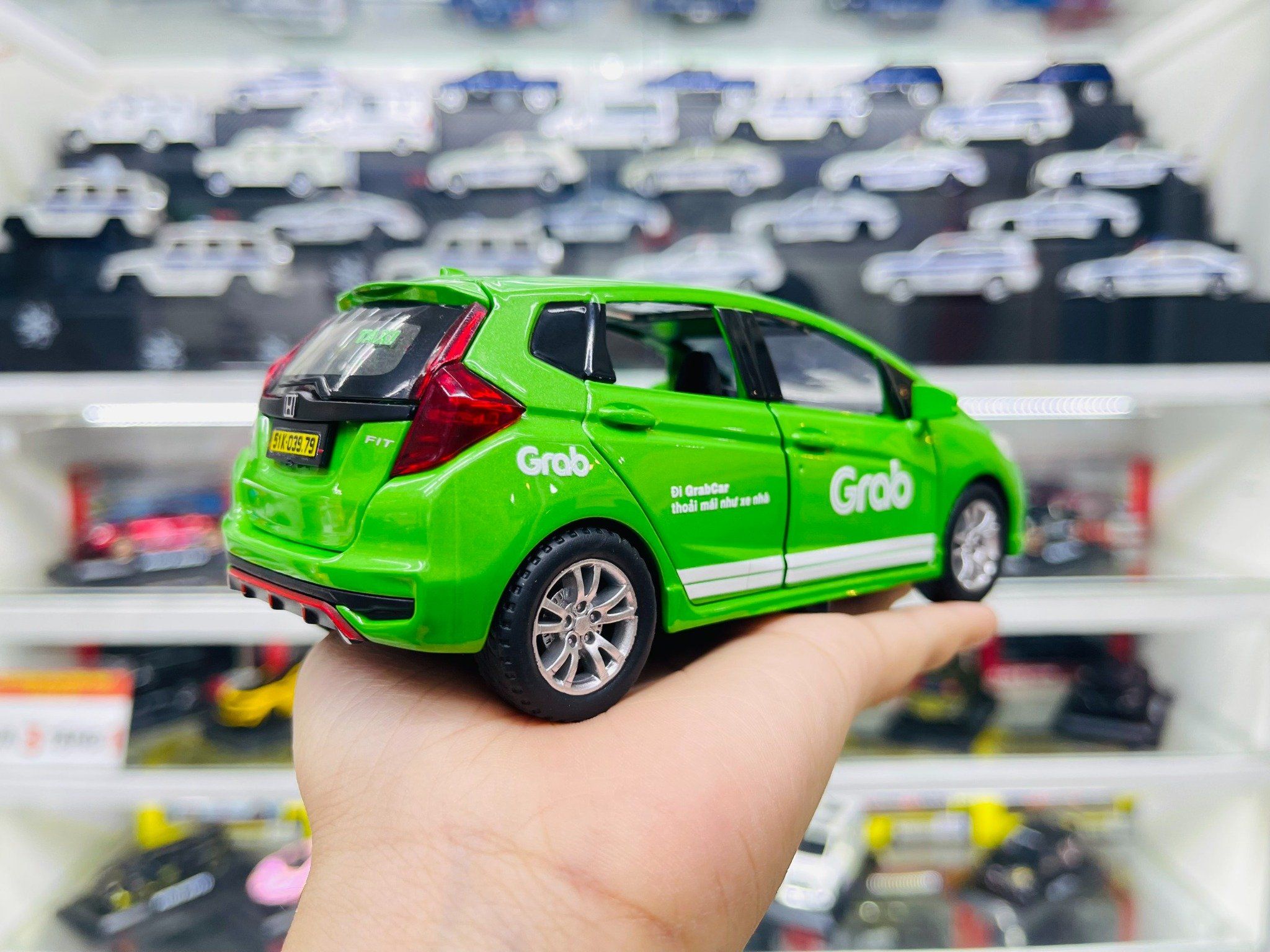 Mô hình xe độ dịch vụ taxi Grab - White Honda Jazz SUV 5 chỗ full open tỉ lệ 1:32 Chezhi Autono1 OT32001