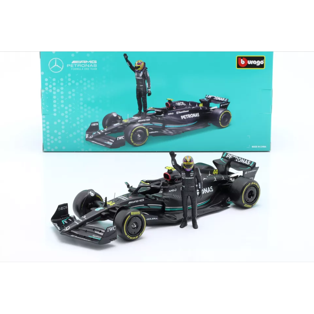 Mô hình xe đua F1 Formula Mercedes Benz Petronas 2023 W14 có figure rời tỉ lệ 1:24 Bburago 18-28037 OT24059