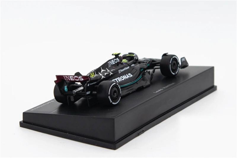 Mô hình xe Mercedes-Benz AMG Petronas F1 W14 E Performance No.44 Petronas Team 2023 Lewis Hamilton tỉ lệ 1:64 Spark Y279