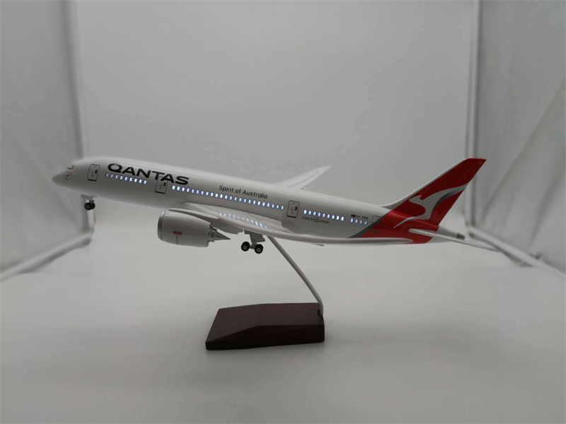 Mô hình máy bay Australia Qantas Boeing B787 47cm 1:130 có đèn led tự động theo tiếng vỗ tay hoặc chạm MB47007