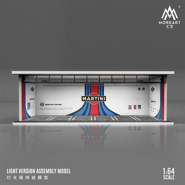 Hộp trưng bày mica mô phỏng bãi đỗ xe MARTINI kích thước 30x13.3x10cm tỉ lệ 1:64 MoreArt MO914013