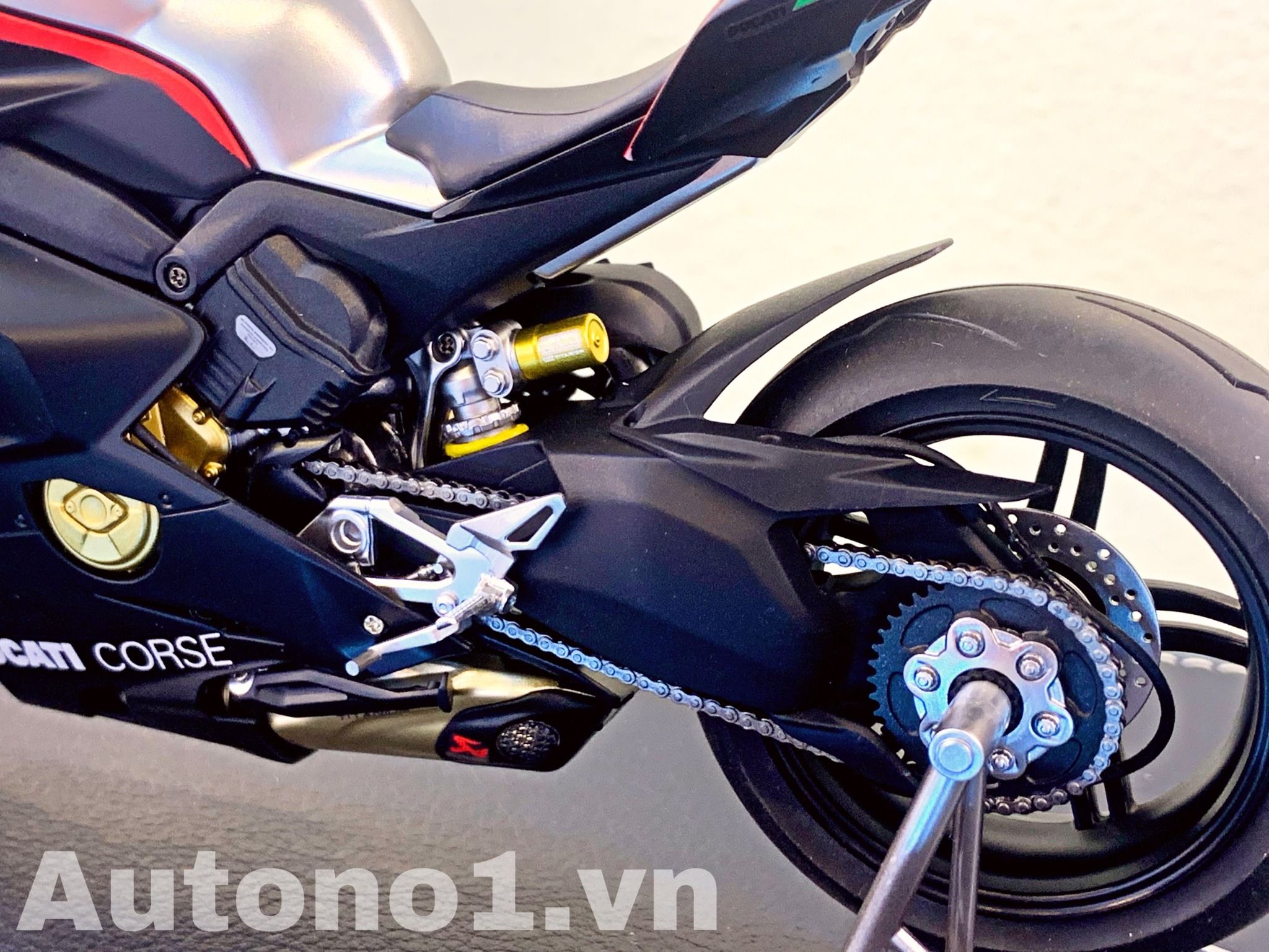 Mô hình xe cao cấp Ducati Superleggera V4 Corse black độ nồi khô tỉ lệ 1:12 Tamiya D234F 