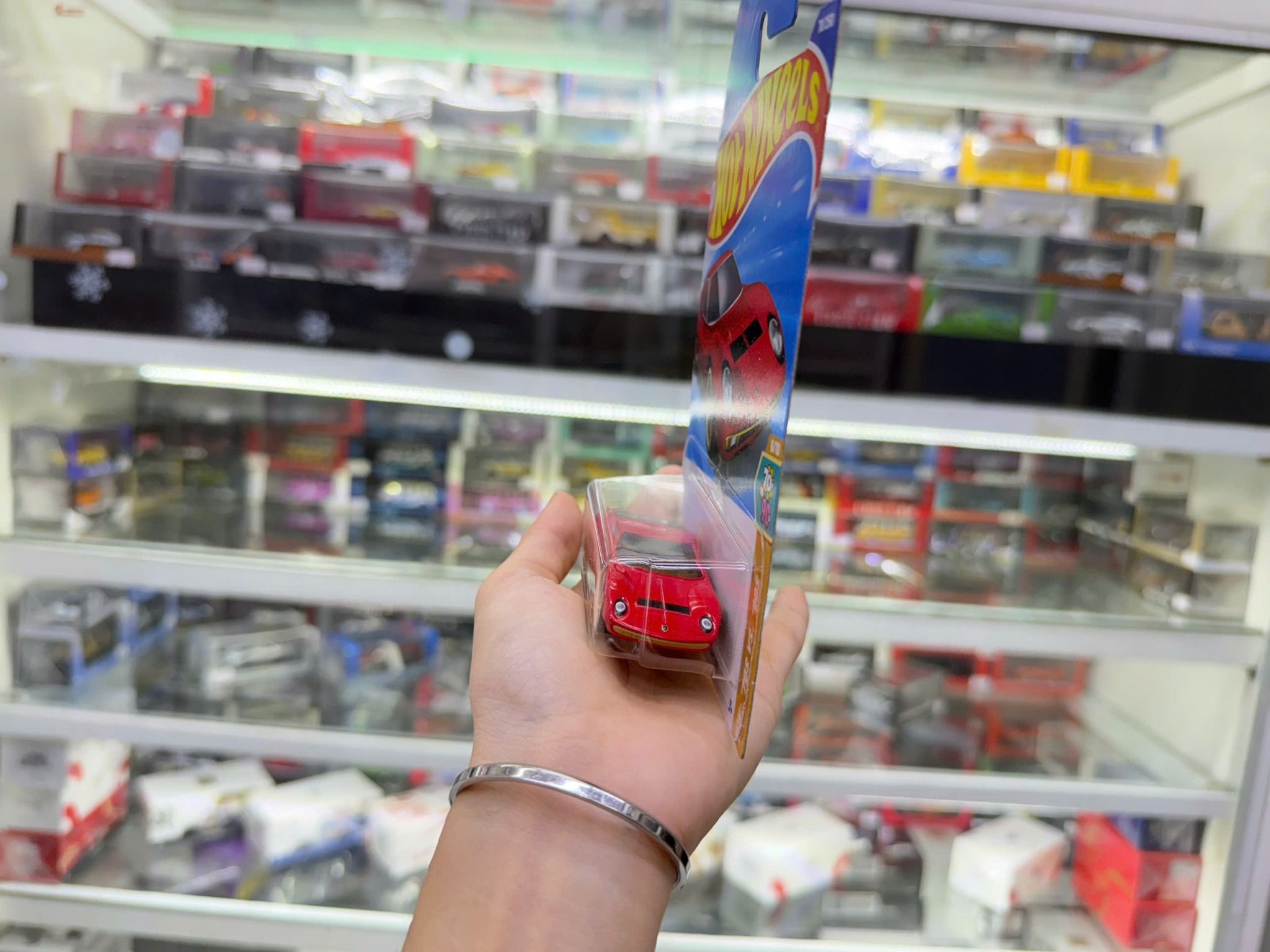 Đồ chơi mô hình xe Hot wheels kim loại có bản quyền chính hãng tỉ lệ 1:64 C4982