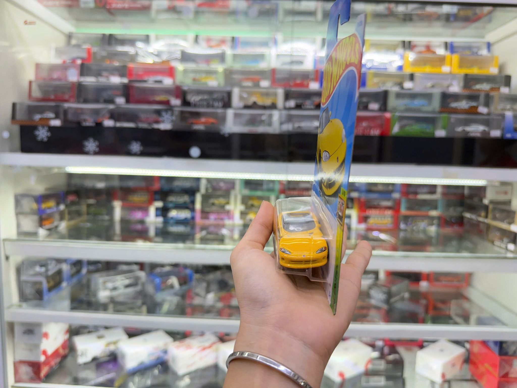 Đồ chơi mô hình xe Hot wheels kim loại có bản quyền chính hãng tỉ lệ 1:64 C4982