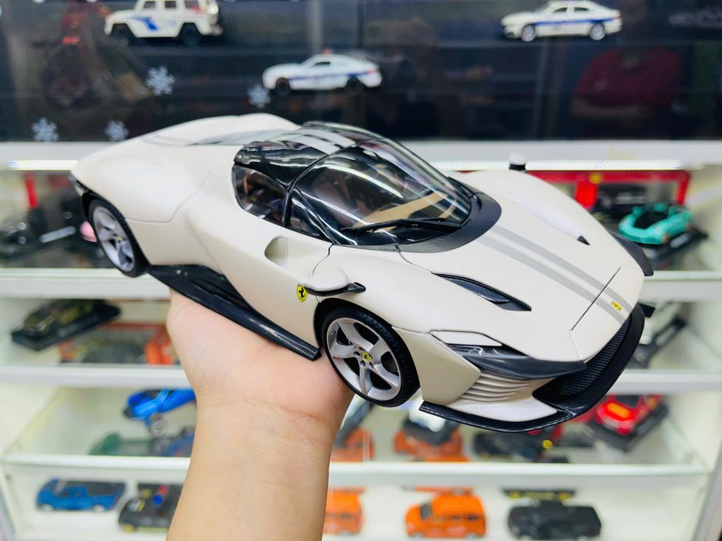 Mô hình xe Ferrari Daytona SP3 Signature white full open - hộp xốp tỉ lệ 1:18 Bburago 18-16912 WT OT18009
