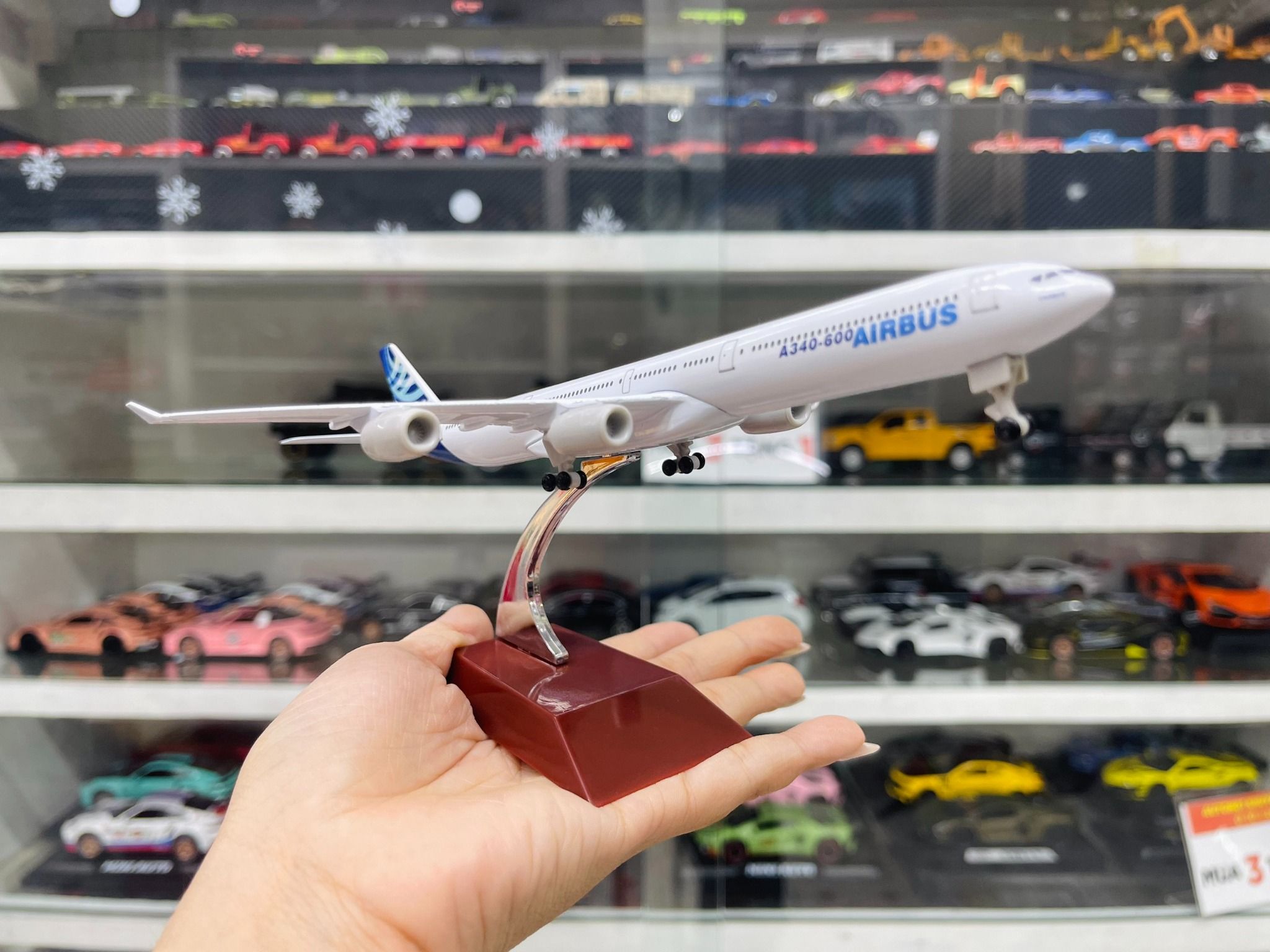 Mô hình máy bay USA Airbus A340 kích thước 20cm MB20084