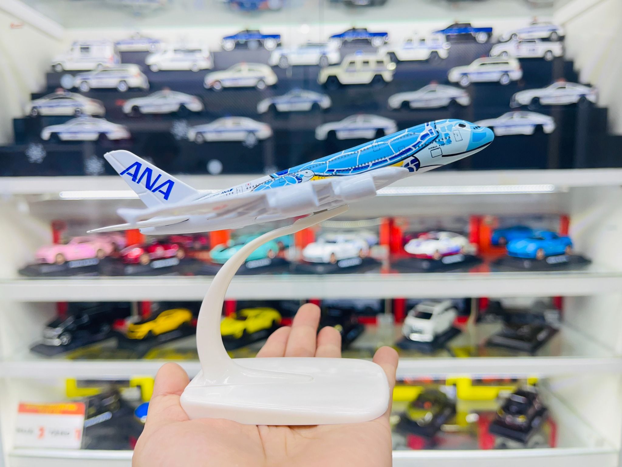 Mô hình máy bay ANA Blue Turtle Kai A380 có đế 16cm MB16210