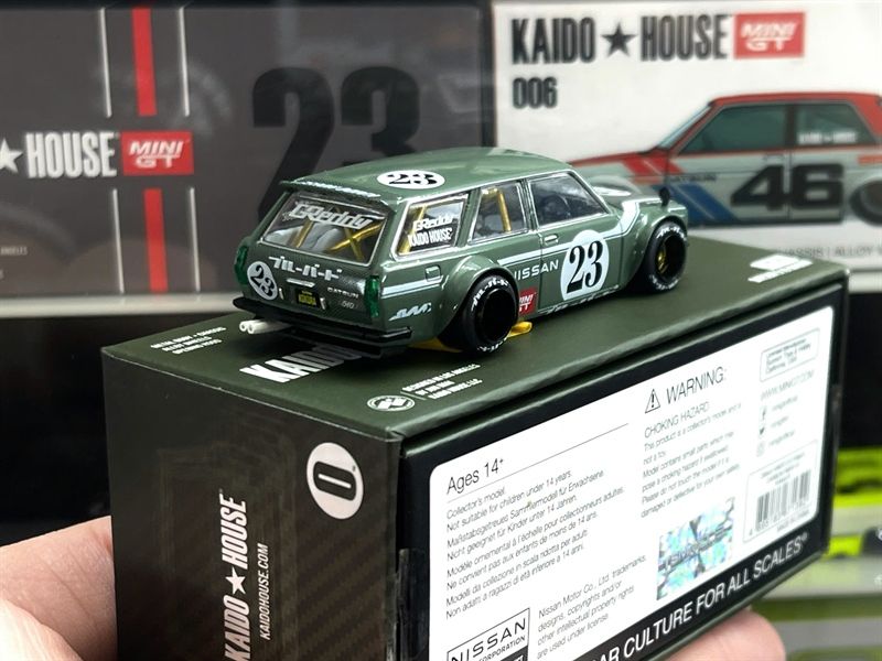 Mô hình xe Datsun KAIDO 510 Wagon CARBON FIBER V3 Loose tỉ lệ 1:64 Kaido House KHMG076