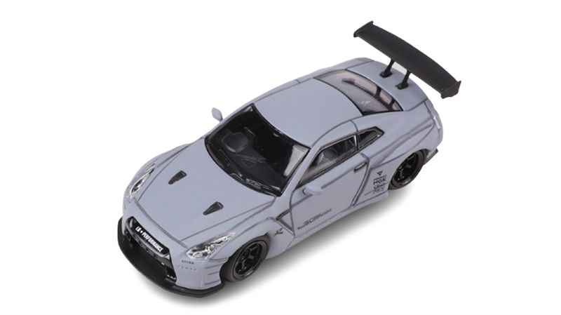 Mô hình xe Nissan GTR-R35 Rocket Pandem LBWK tỉ lệ 1:64 có đế và hộp mica BBS OT64029