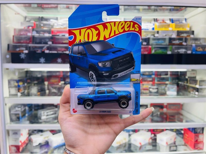Đồ chơi mô hình xe Hot wheels kim loại có bản quyền chính hãng tỉ lệ 1:64 C4982