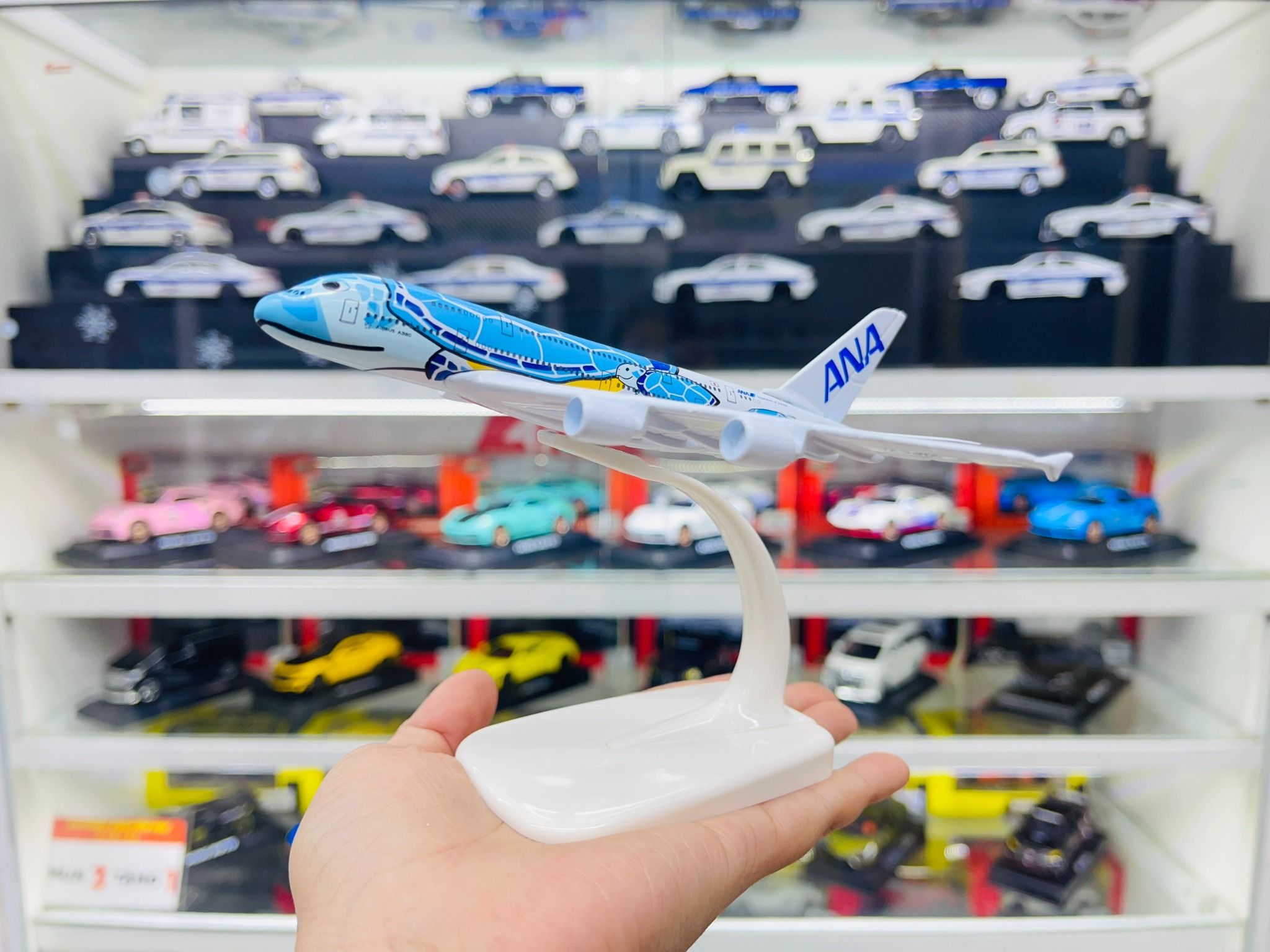 Mô hình máy bay ANA Blue Turtle Kai A380 có đế 16cm MB16210