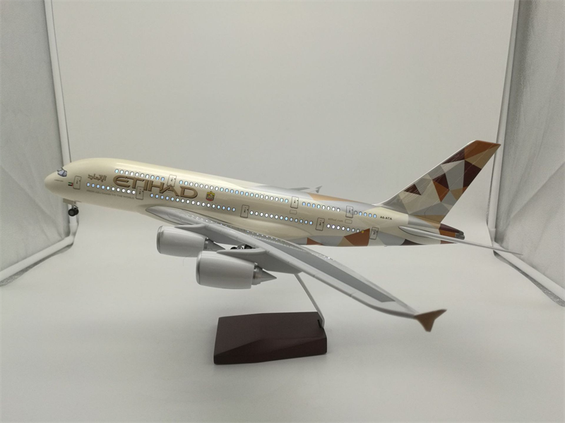 Mô hình máy bay Jason Tutu Etihad Airbus A380 Ả Rập 47cm có đèn led tự động theo tiếng vỗ tay hoặc chạm MB47043