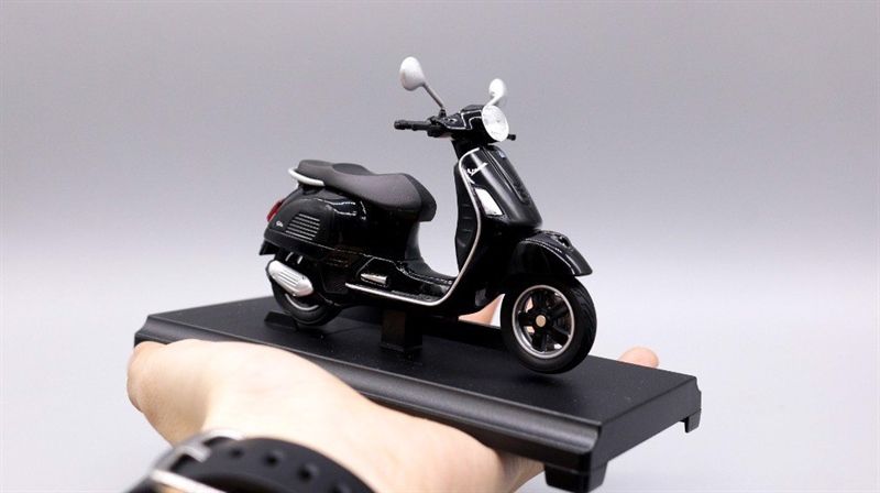Mô hình xe Vespa gts 125cc 2017 black 1:18 Welly MT078C