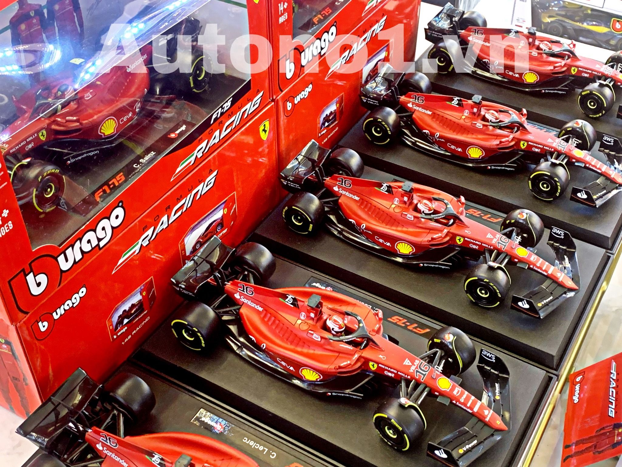 Mô hình xe đua F1-75 Ferrari Formula Racing 2022 tỉ lệ 1:18 Bburago 8115