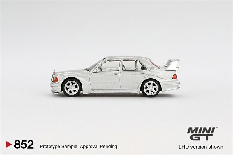 Mô hình xe Mercedes-Benz 190E 2.5-16 Evolution II Astral Silver tỉ lệ 1:64 MiniGT MGT00852-CH