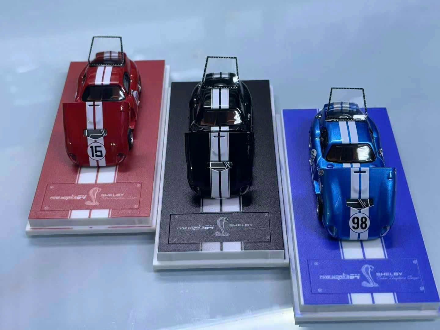Mô hình xe Ford Shelby Daytona race #98 #15 mở được capo - kính sau tỉ lệ 1:64 FineWorks OT64105