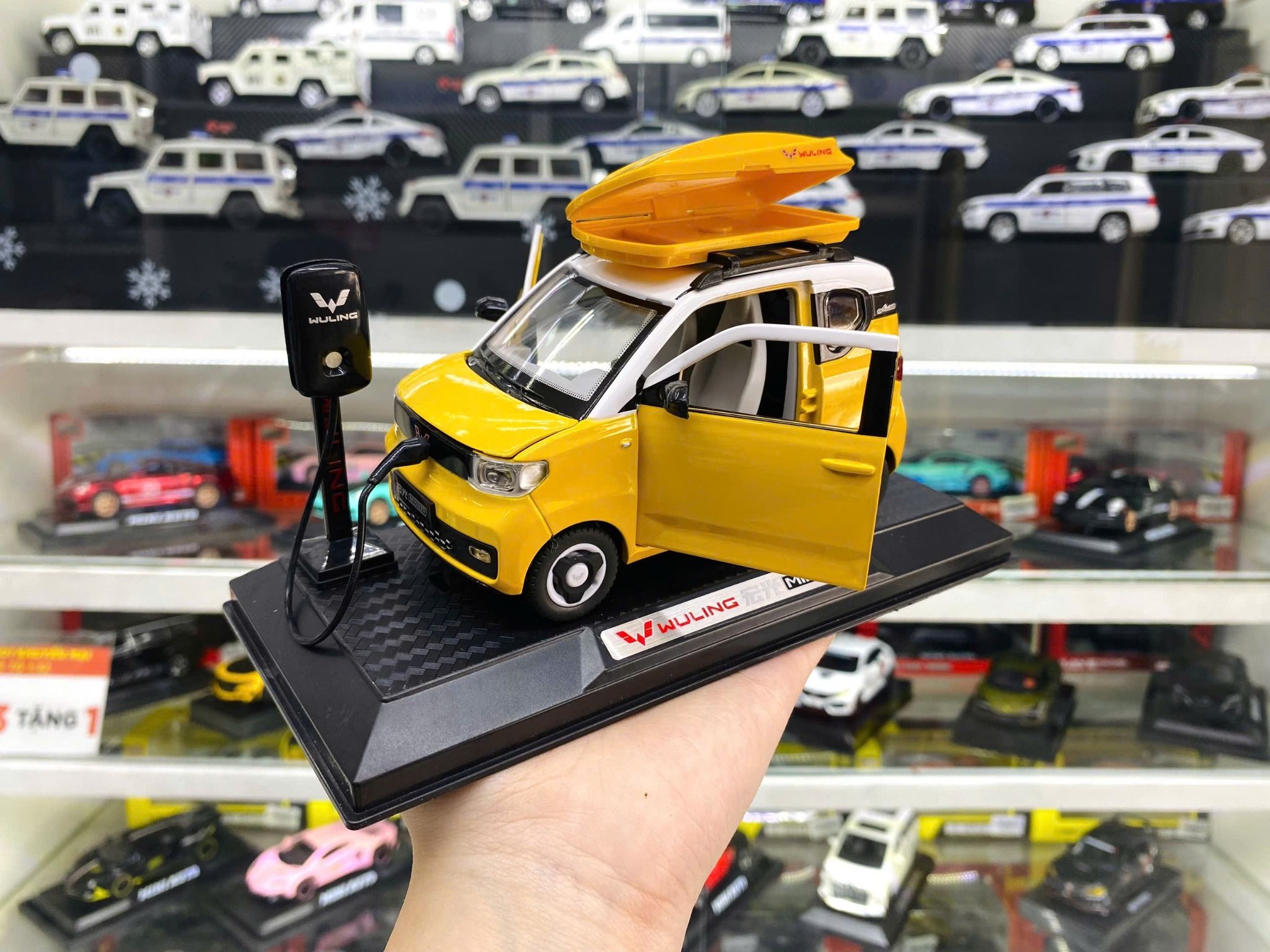Mô hình xe Wuling Hongguang Mini EV full open - kèm phụ kiện tỉ lệ 1:24 Chezhi OT582
