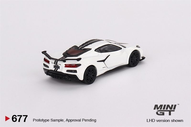 Mô hình xe Chevrolet Corvette Z06 2023 Arctic White tỉ lệ 1:64 MiniGT MGT00677-CH