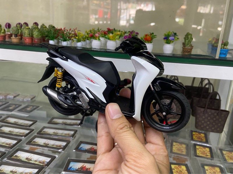 Mô hình xe Honda SH 2020 màu trắng tỉ lệ 1:12 Autono1 D250C
