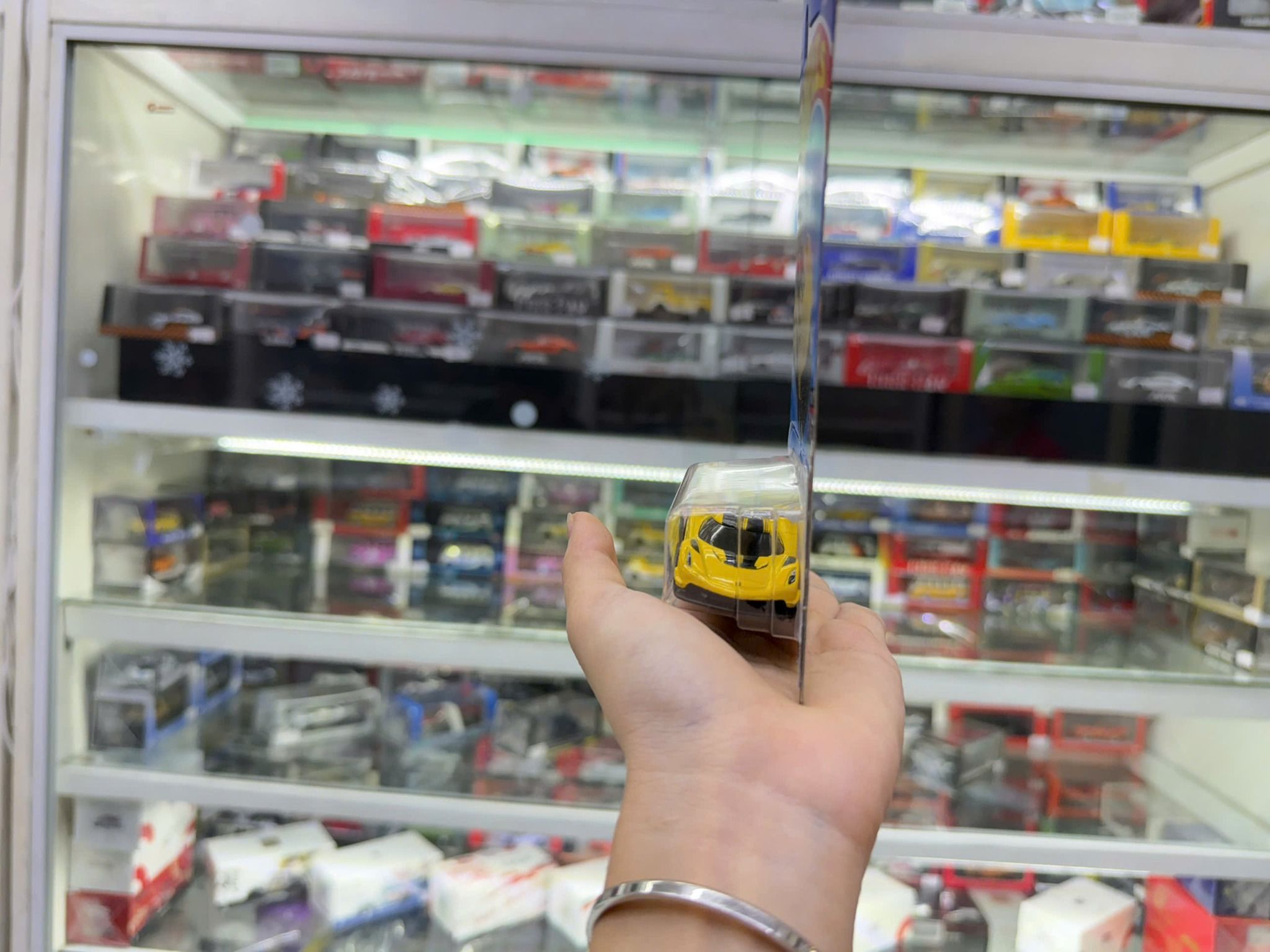 Đồ chơi mô hình xe Hot wheels kim loại có bản quyền chính hãng tỉ lệ 1:64 C4982