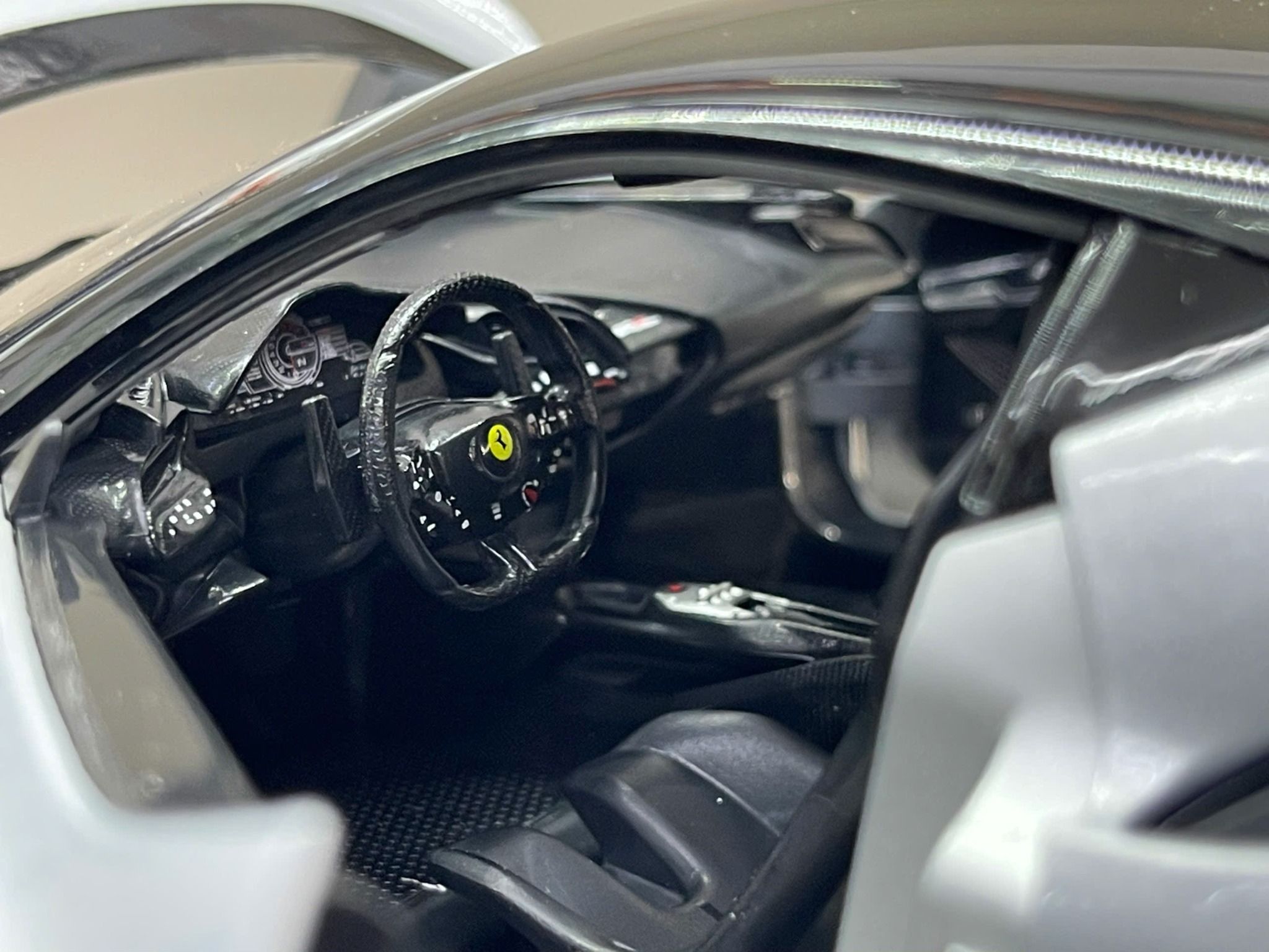 Mô hình xe Ferrari SF90 XX Stradale Giallo Modena silver full open tỉ lệ 1:18 Bburago 18-16020 OT18013