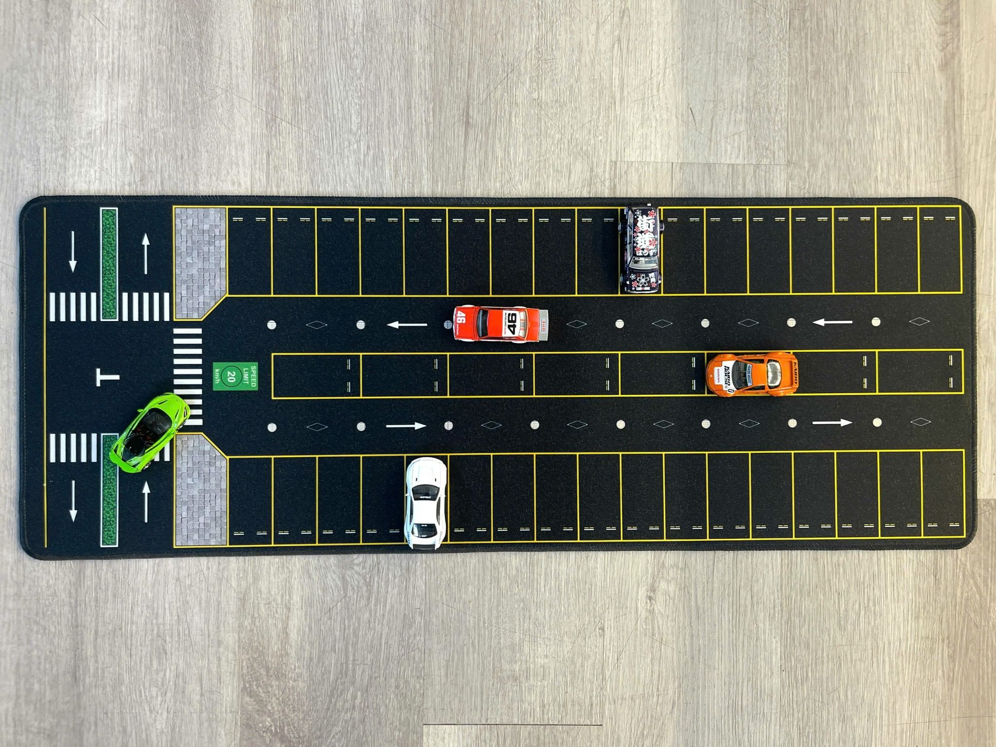 Phụ kiện thảm sa bàn chống trượt mô phỏng diorama bãi đỗ xe/ Parking lot kích thước 80x30cm cho mô hình xe 1:64 Autono1 PK521