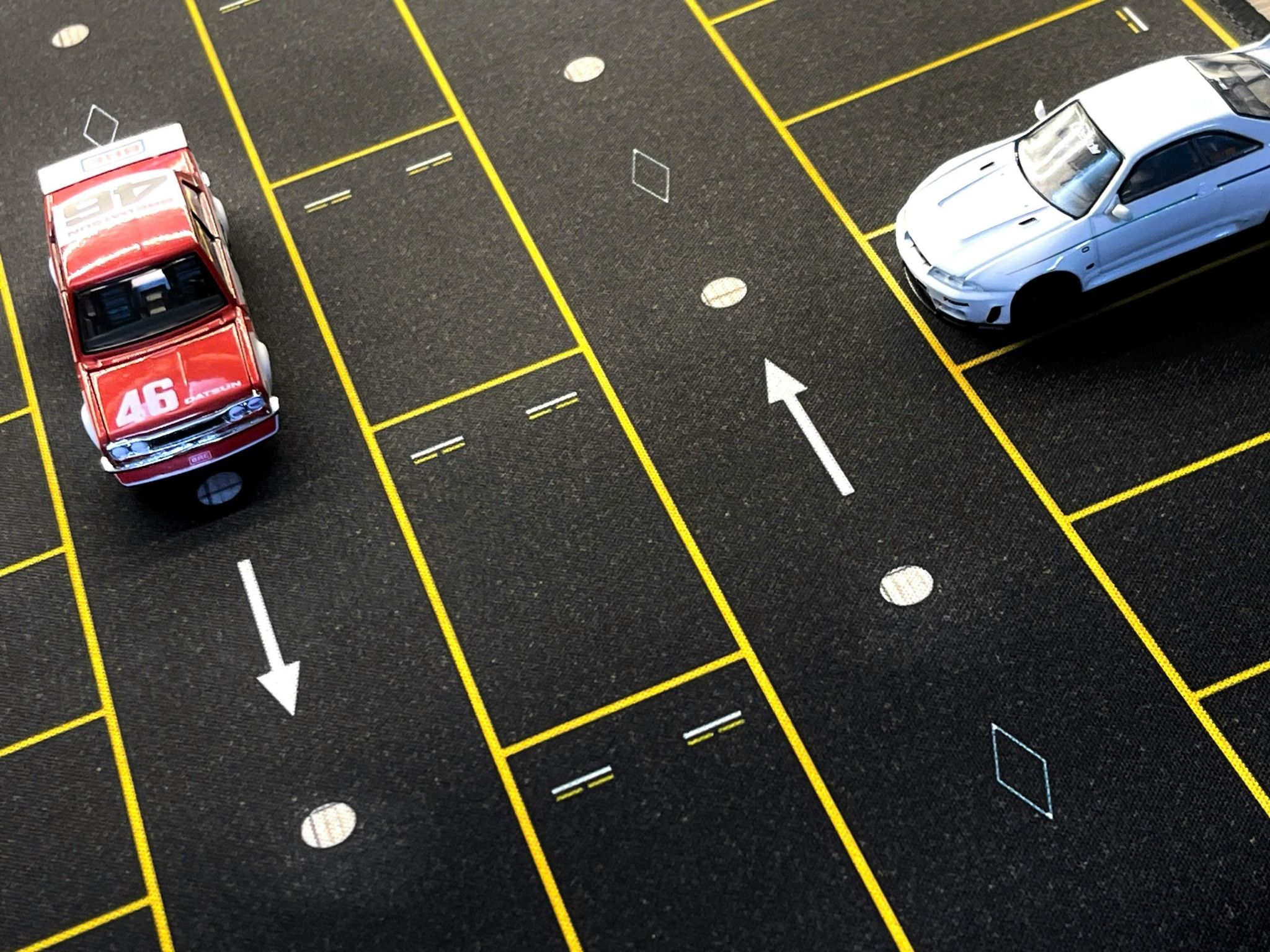 Phụ kiện thảm sa bàn chống trượt mô phỏng diorama bãi đỗ xe/ Parking lot kích thước 80x30cm cho mô hình xe 1:64 Autono1 PK521