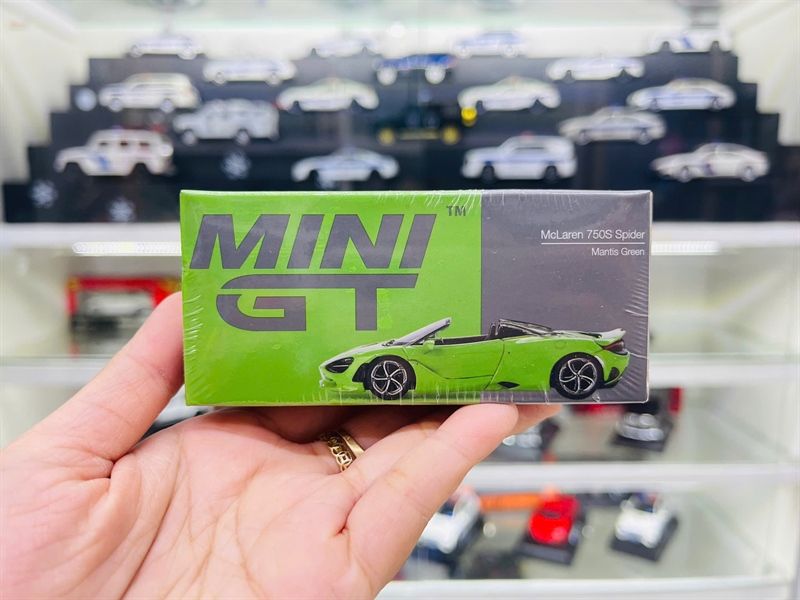 Mô hình xe McLaren 750S Spider Mantis Green tỉ lệ 1:64 MiniGT MGT00783