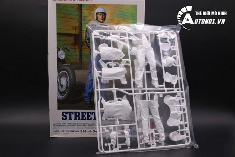 MÔ HÌNH KIT MÔ TÔ NHÂN VẬT NGƯỜI LÁI XE MÁY ĐƯỜNG PHỐ 1:12 TAMIYA 6902