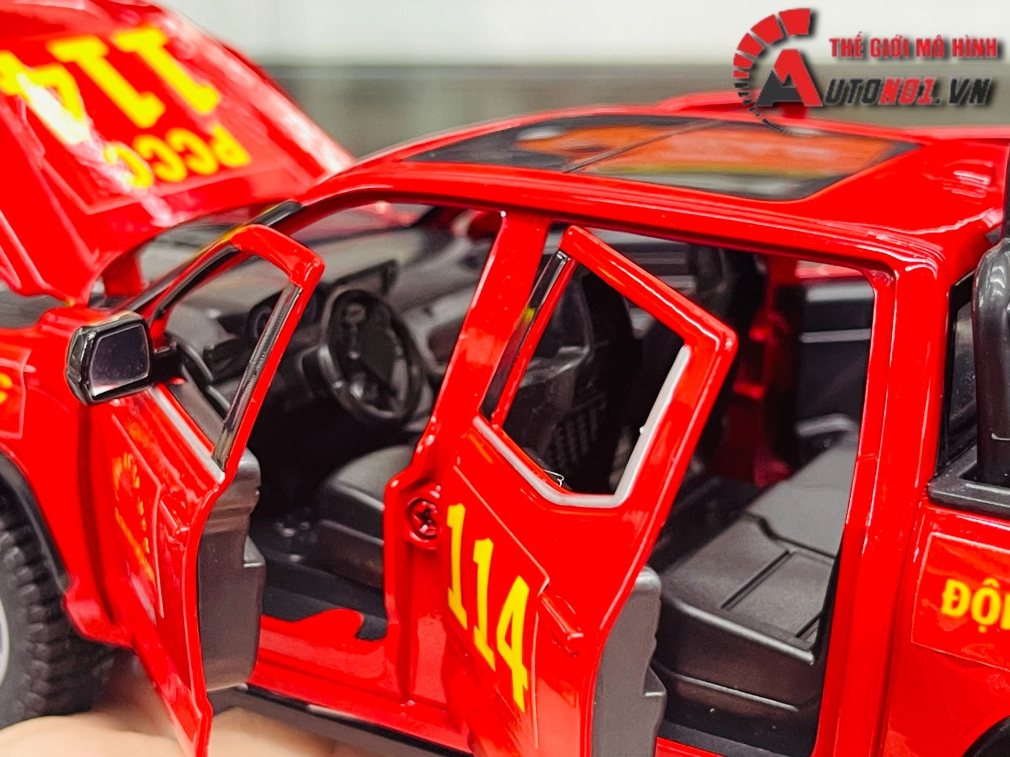 Mô hình xe ô tô độ PCCC Toyota Tundra 4x4 2022 full open tỉ lệ 1:24 Henteng model Autono1
