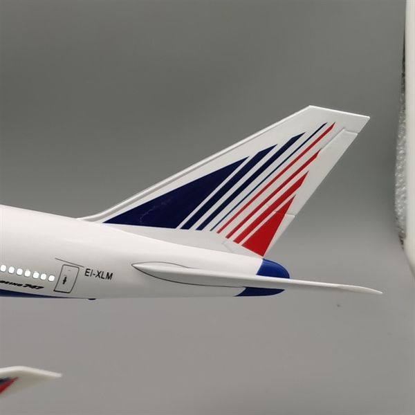 Mô hình máy bay Transaero Boeing B747 có đèn led tự động theo tiếng vỗ tay hoặc chạm 47cm MB47033