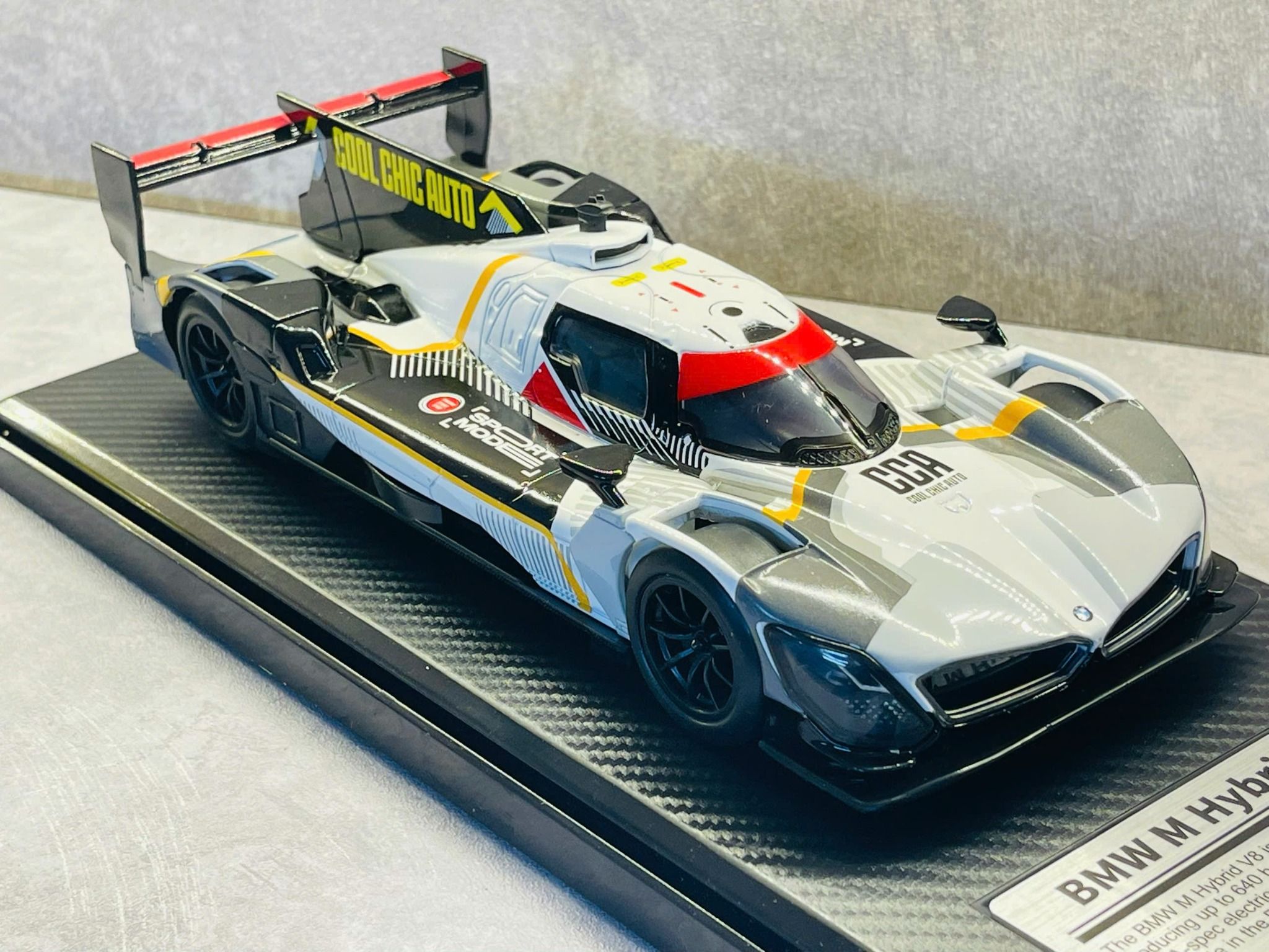 Mô hình xe BMW M Hybrid V8 full open - có đèn tỉ lệ 1:24 CCA OT24050