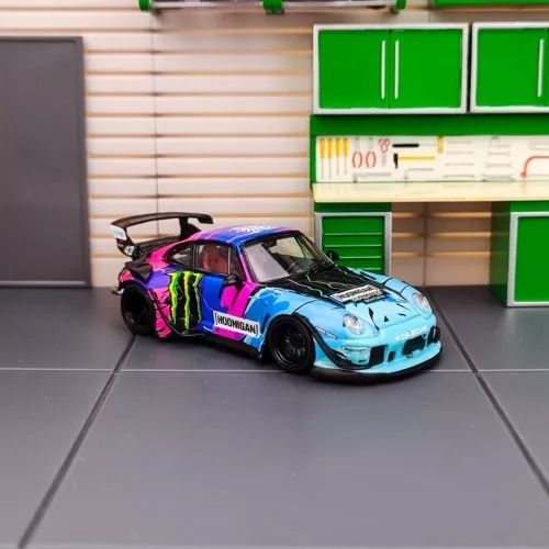 Mô hình xe Porsche 993 RWB Monster Energy Pink black tỉ lệ 1:64 Street weapon OT64079