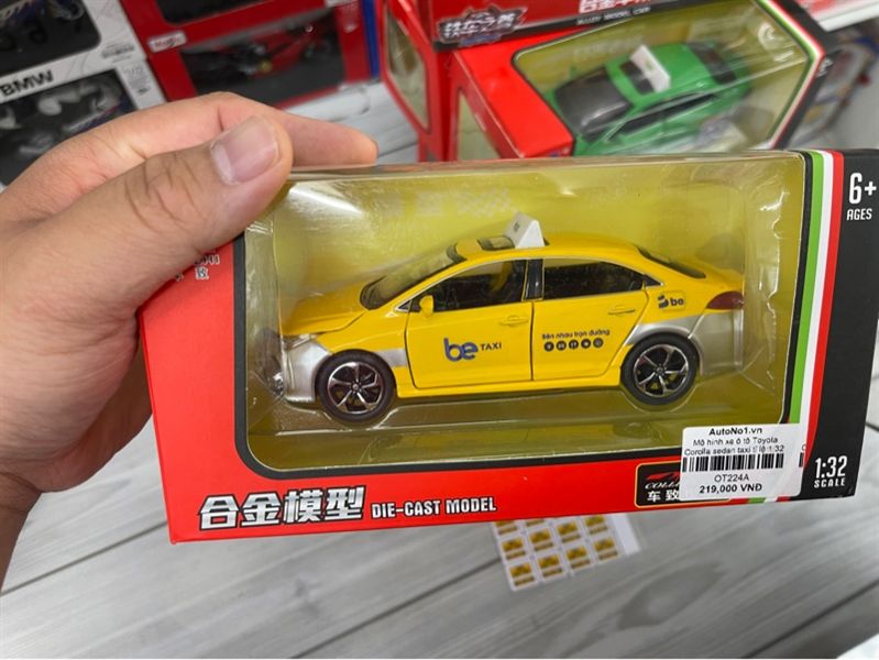 Mô hình xe độ dịch vụ Toyota Corolla custom taxi bee có âm thanh - đèn tỉ lệ 1:32 Autono1 OT335