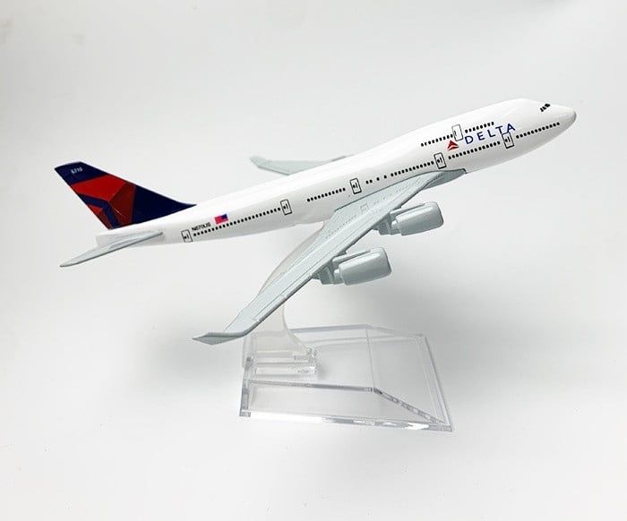 Mô hình máy bay Delta Airlines Boeing B747 16cm MB16016