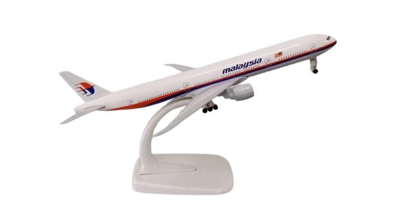 Mô hình máy bay Malaysia Boeing B777 có bánh xe 20cm MB20118