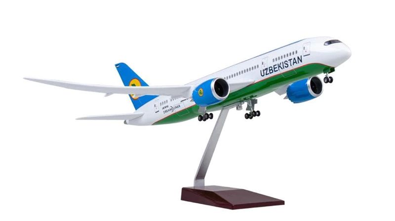 Mô hình máy bay Uzbekistan Boeing B787 tỉ lệ 1:130 47cm có đèn led tự động theo tiếng vỗ tay hoặc chạm MB47048