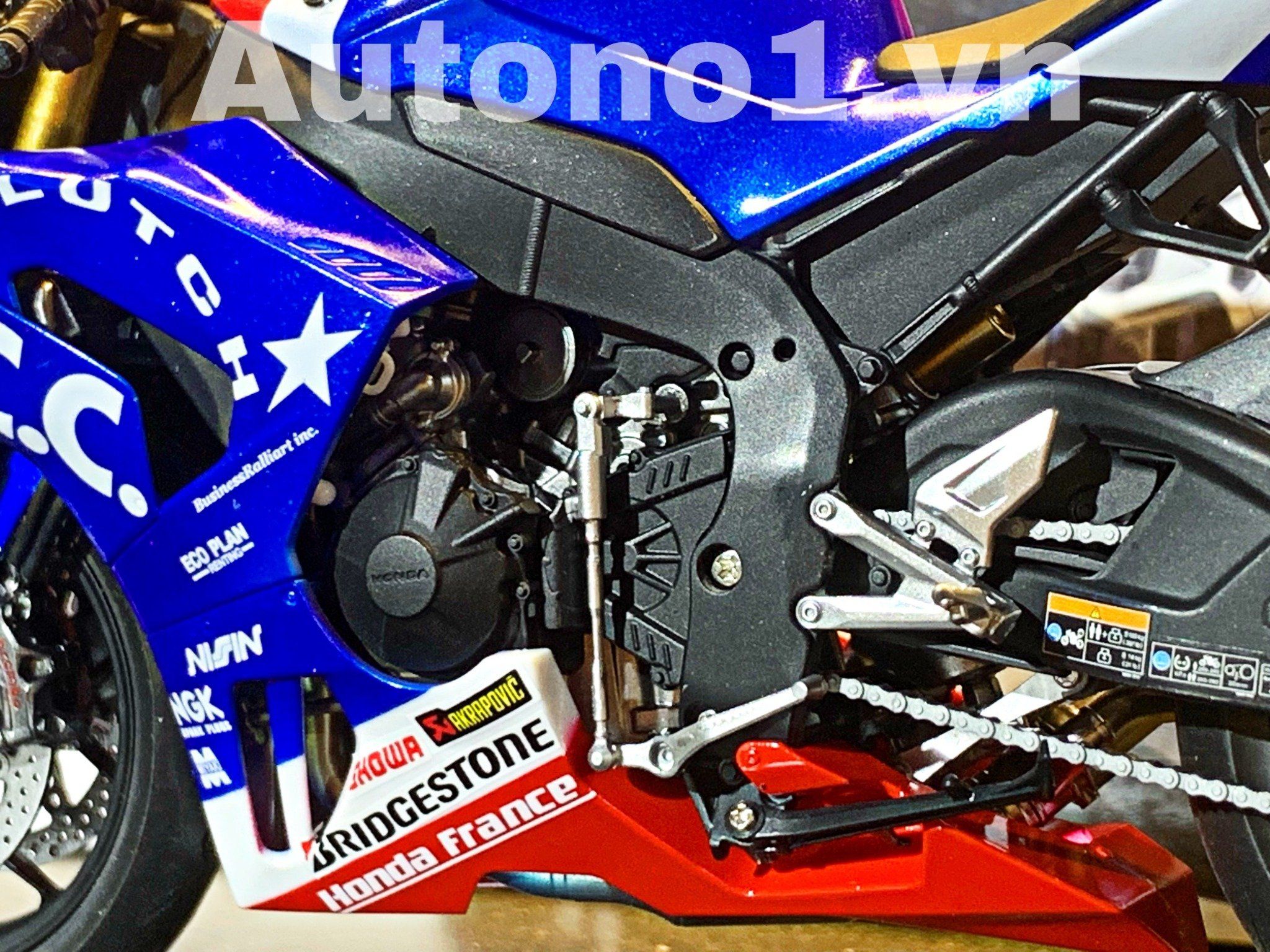Mô hình xe cao cấp Honda CBR1000RR F.C.D TSR France 2020 1:12 Tamiya D097D
