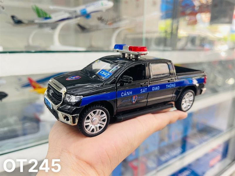 Mô hình xe ô tô độ CSGT Toyota Tundra black tỉ lệ 1:32 henteng Autono1 OT245