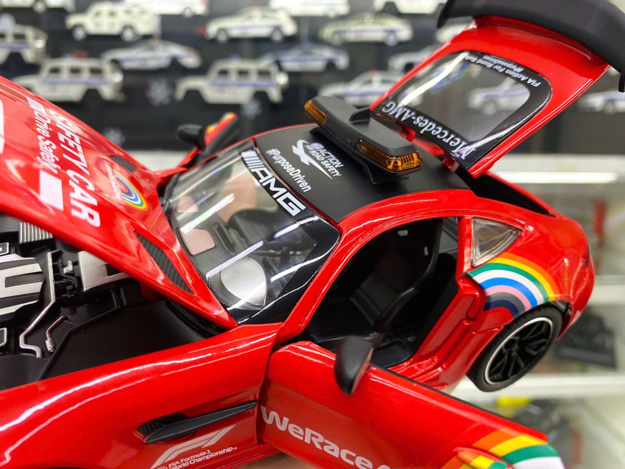 Mô hình xe dẫn đoàn đua F1 Mercedes Benz AMG GTR Safety car - full open - đánh lái - đèn - âm thanh tỉ lệ 1:24 Chezhi model OT600