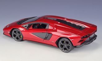 Mô hình xe Lamborghini Countach LPI 800-4 fullopen tỉ lệ 1:18 Maisto 8147