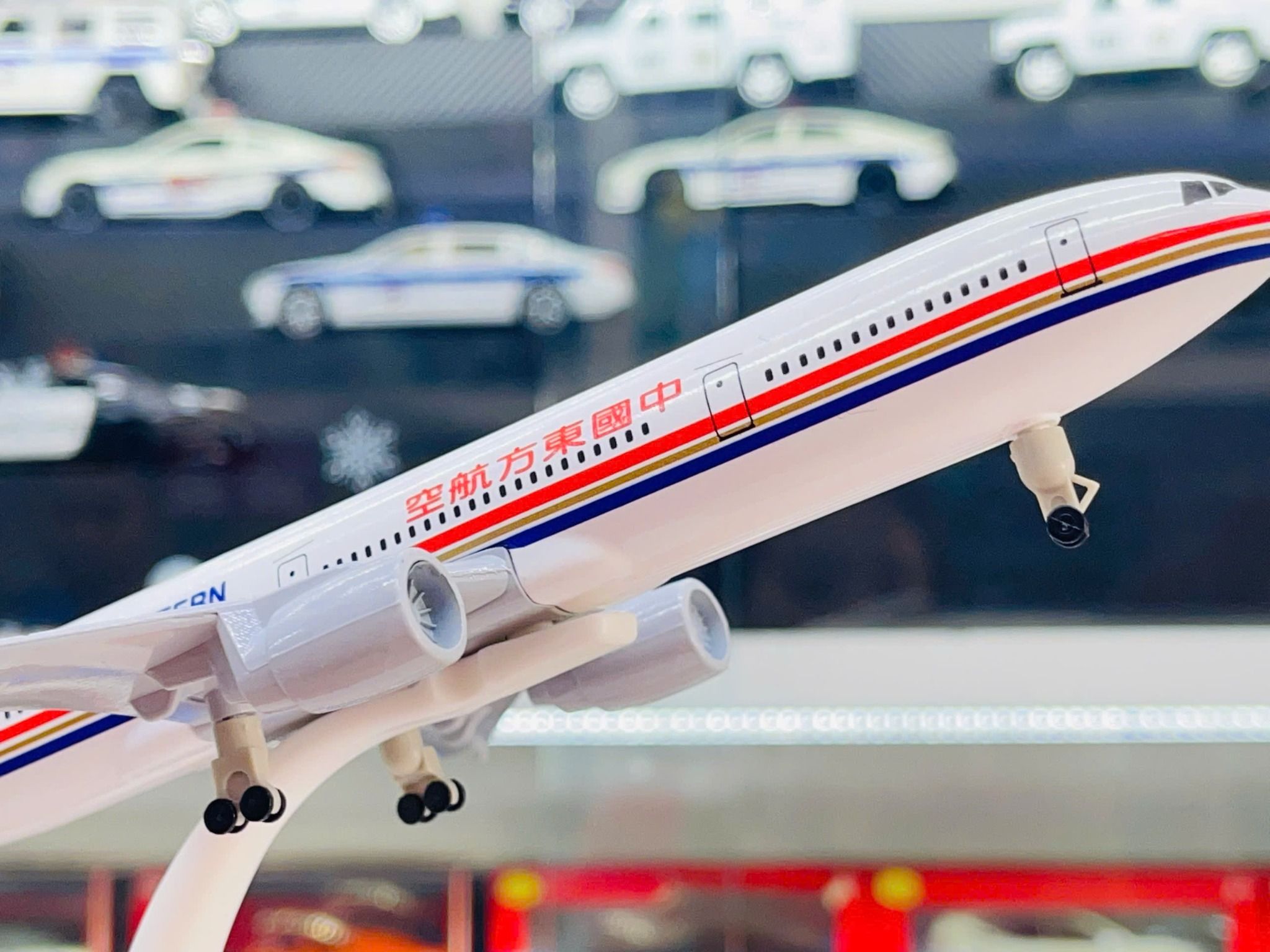 Mô hình máy bay China Eastern MD-11 20cm MB20126